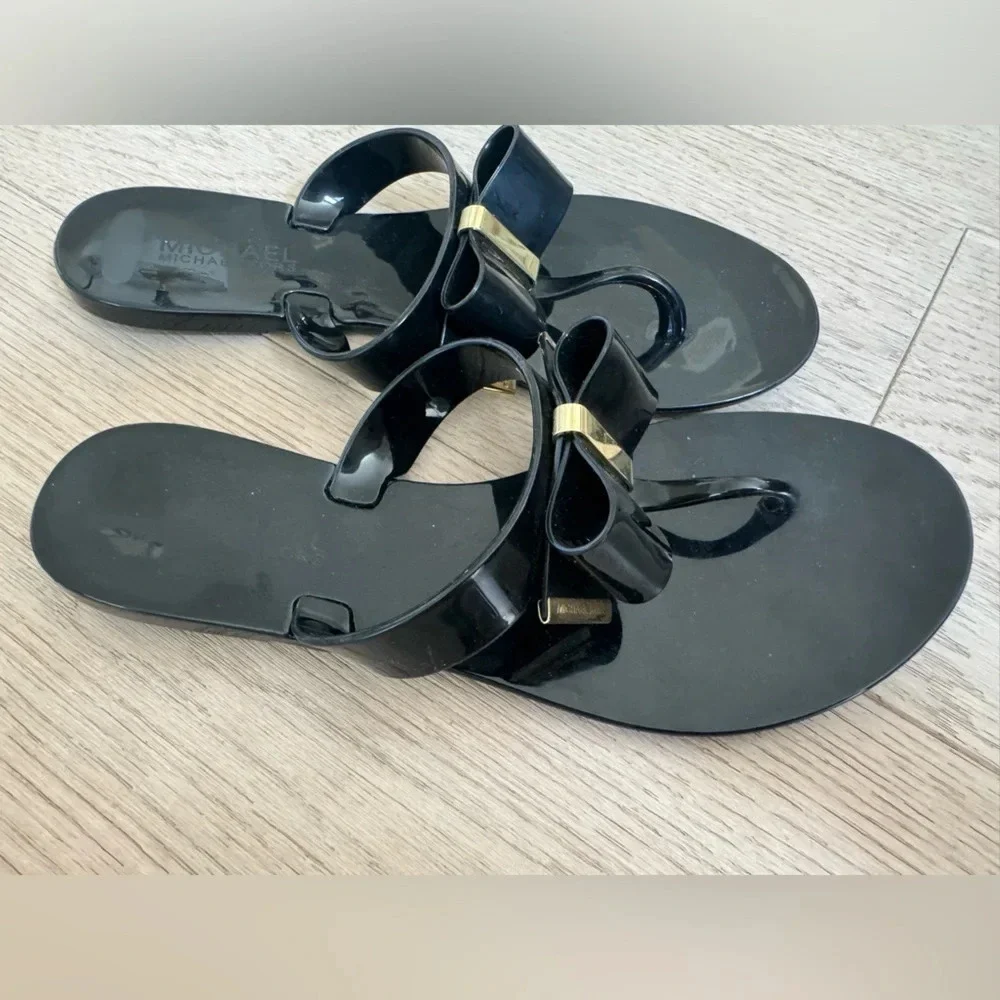 Michael Kors thong sandal size 6